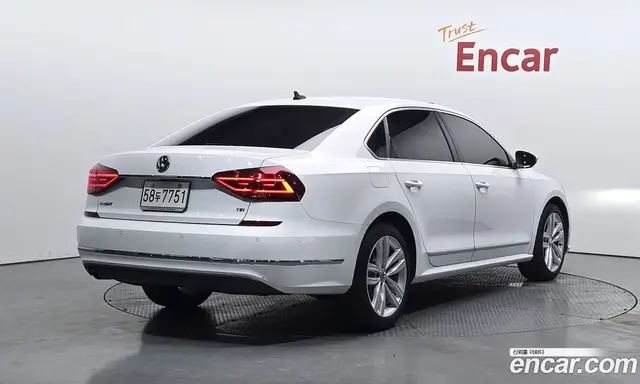 Volkswagen Passat 2018 2.0 автомат (гидро), миниатюра 2