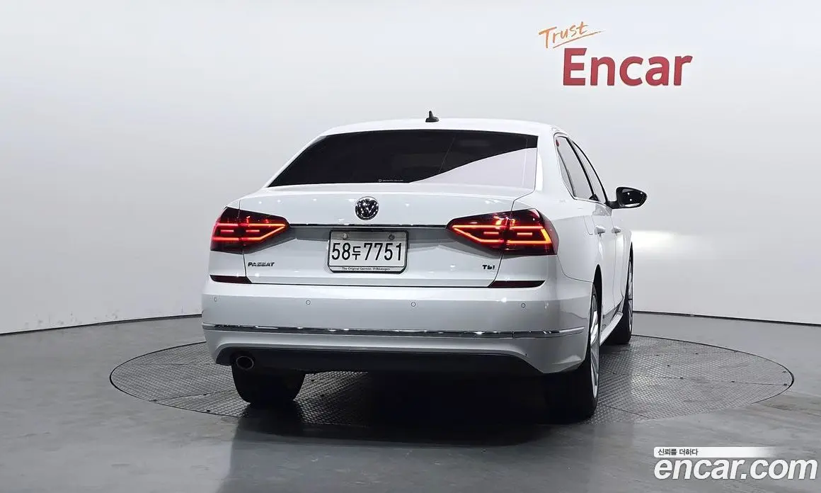 Volkswagen Passat 2018 2.0 автомат (гидро), фото 4