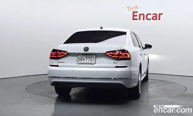 Volkswagen Passat 2018 2.0 автомат (гидро), миниатюра 4