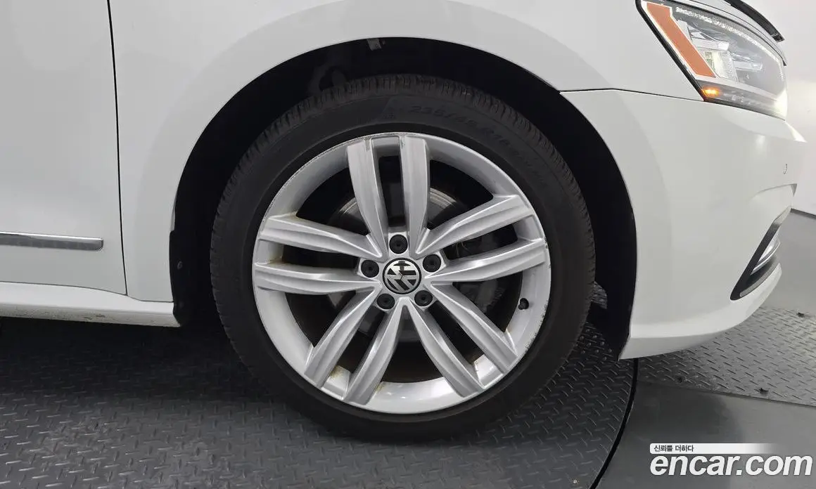 Volkswagen Passat 2018 2.0 автомат (гидро), фото 33