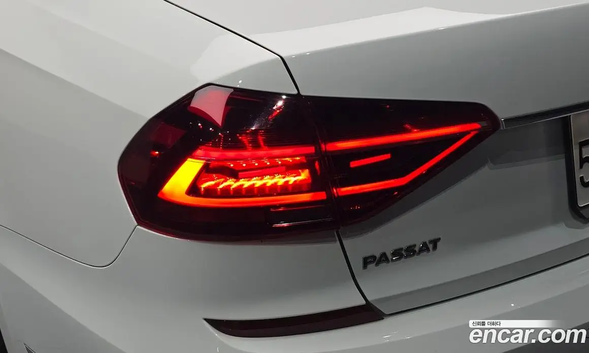 Volkswagen Passat 2018 2.0 автомат (гидро), фото 9