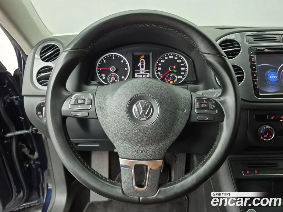 Volkswagen Tiguan 2015 2.0 автомат (гидро), фото 16