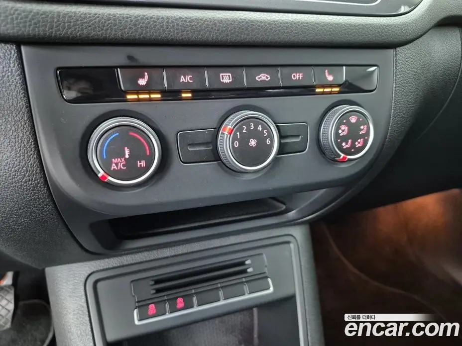 Volkswagen Tiguan 2015 2.0 автомат (гидро), фото 17