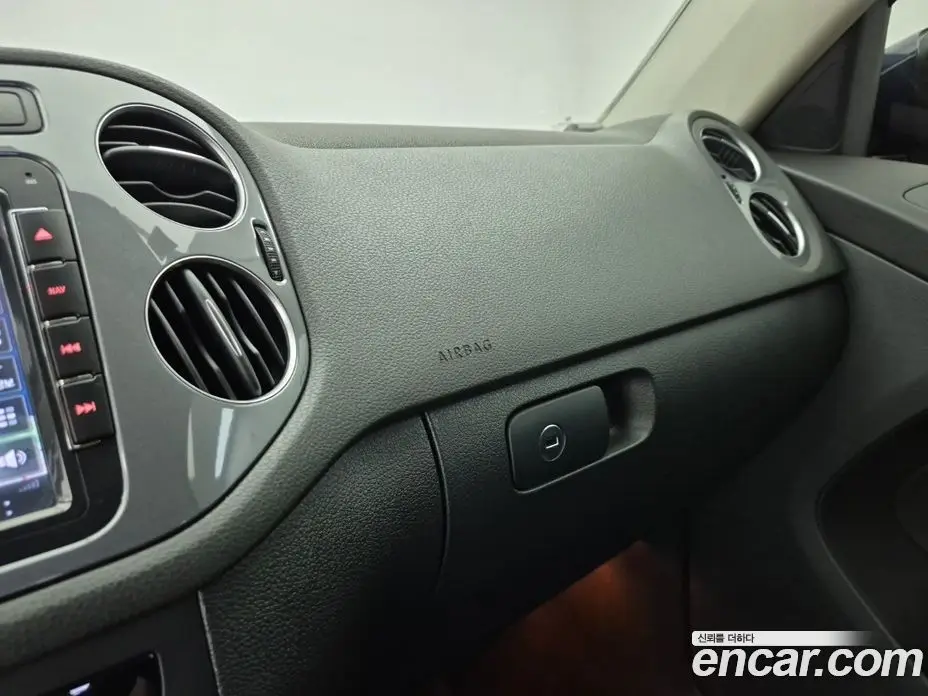 Volkswagen Tiguan 2015 2.0 автомат (гидро), фото 18