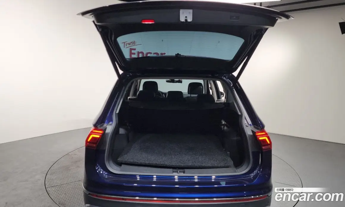 Volkswagen Tiguan 2023 2.0 автомат (гидро), фото 20 Volkswagen Tiguan 2023 2.0 автомат (гидро), фото 20