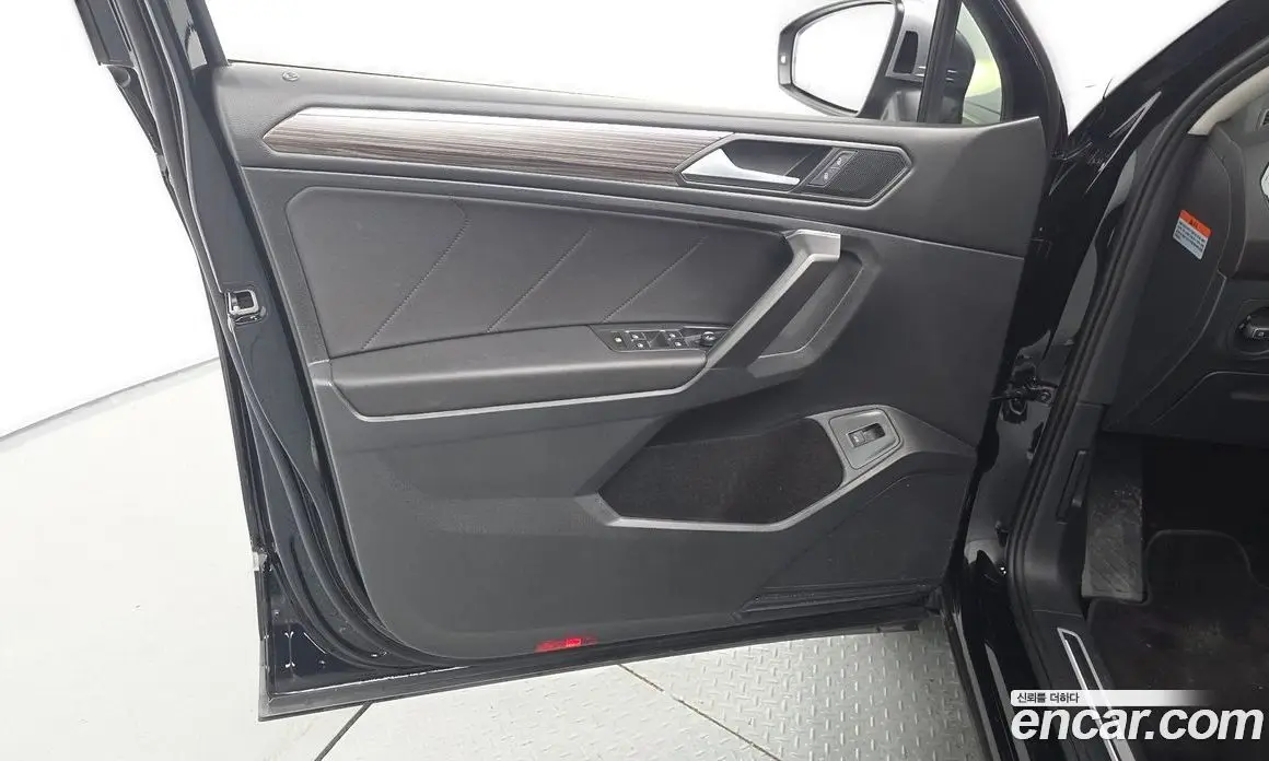 Volkswagen Tiguan 2023 2.0 автомат (гидро), фото 14