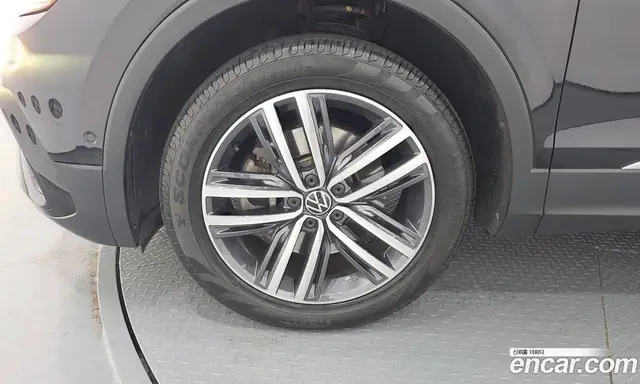 Volkswagen Tiguan 2023 2.0 автомат (гидро), миниатюра 5