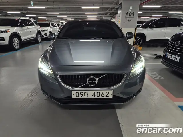 Volvo V40 2018 2.0 автомат (гидро), миниатюра 2