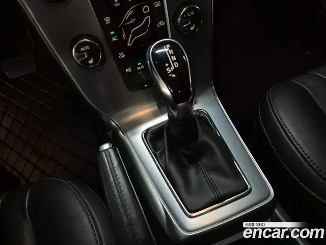 Volvo V40 2018 2.0 автомат (гидро), миниатюра 12