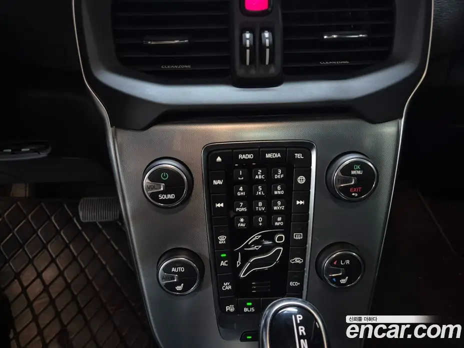 Volvo V40 2018 2.0 автомат (гидро), фото 13