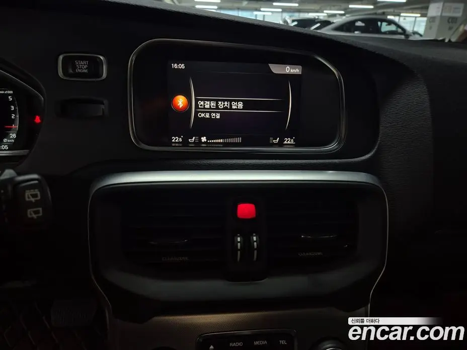 Volvo V40 2018 2.0 автомат (гидро), фото 14