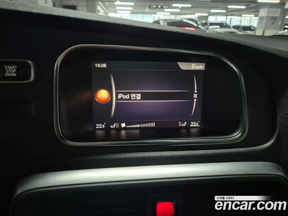 Volvo V40 2018 2.0 автомат (гидро), фото 15