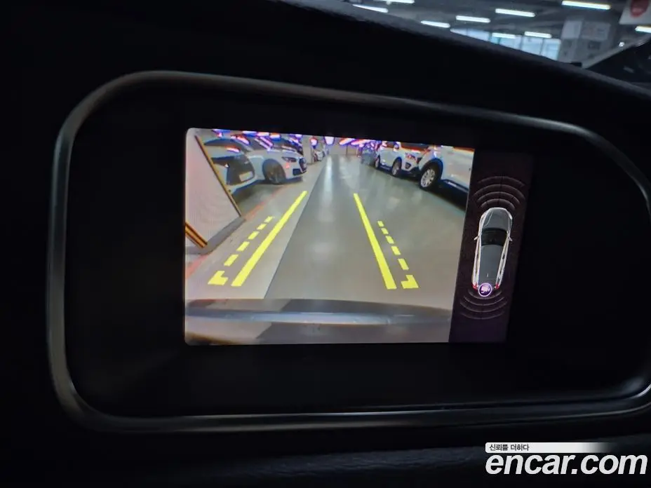 Volvo V40 2018 2.0 автомат (гидро), фото 17