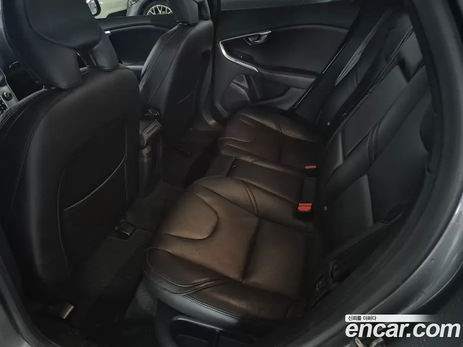 Volvo V40 2018 2.0 автомат (гидро), фото 20