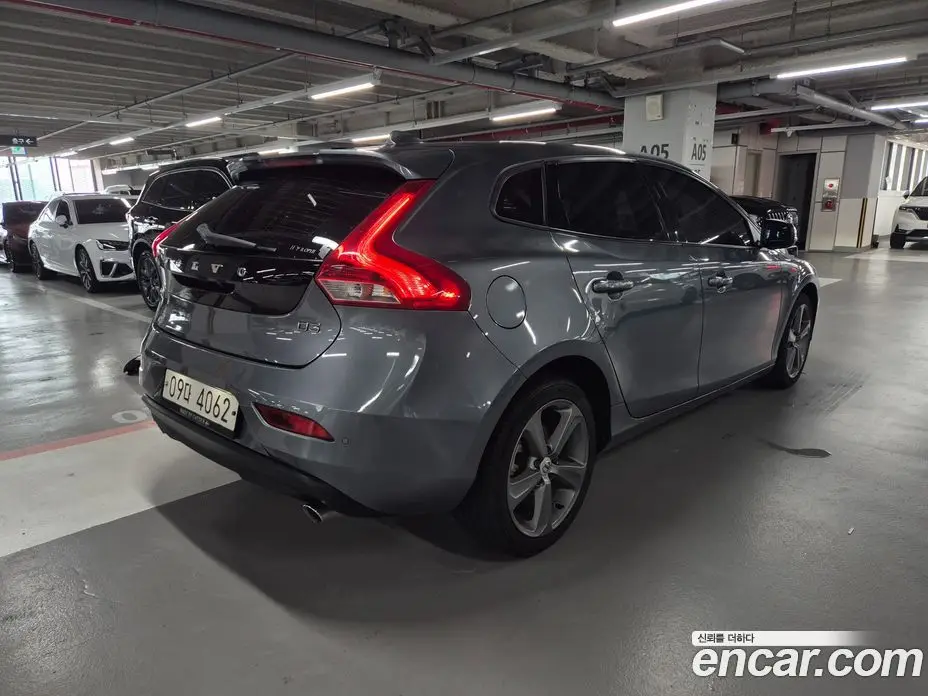 Volvo V40 2018 2.0 автомат (гидро), фото 3