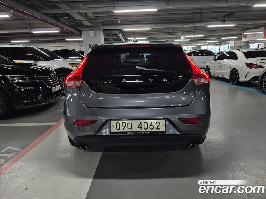Volvo V40 2018 2.0 автомат (гидро), фото 4