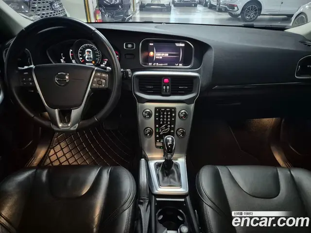 Volvo V40 2018 2.0 автомат (гидро), миниатюра 7