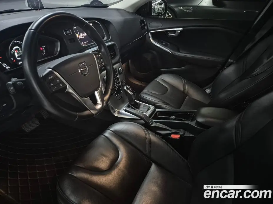 Volvo V40 2018 2.0 автомат (гидро), фото 8