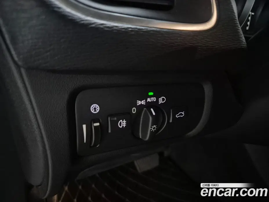 Volvo V40 2018 2.0 автомат (гидро), фото 9