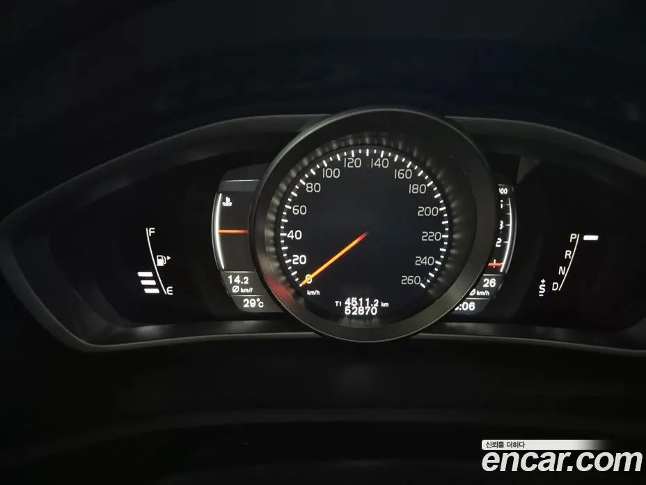 Volvo V40 2018 2.0 автомат (гидро), фото 10
