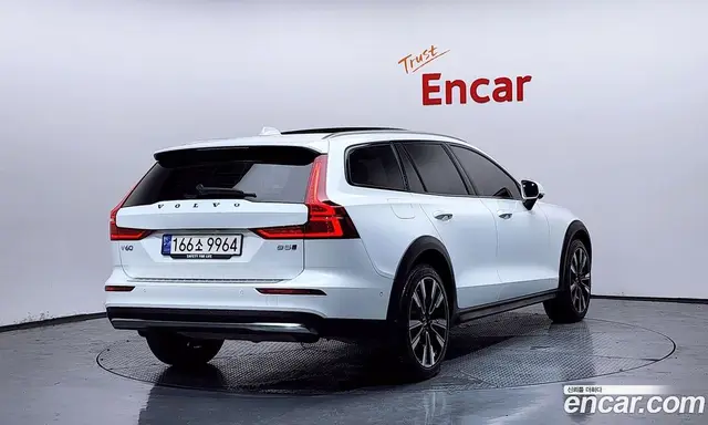 Volvo V60 2024 2.0 автомат (гидро), миниатюра 2