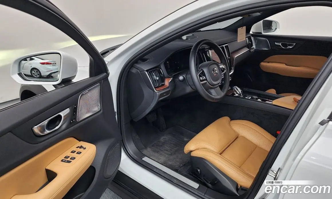 Volvo V60 2024 2.0 автомат (гидро), фото 13