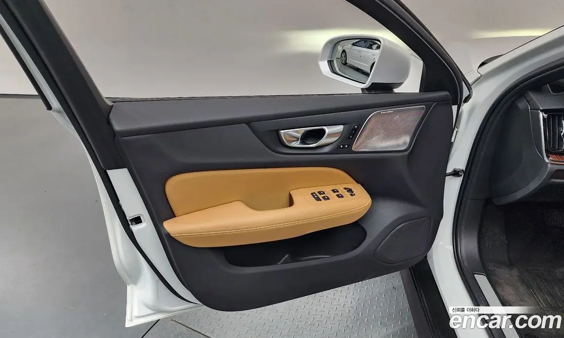 Volvo V60 2024 2.0 автомат (гидро), фото 14