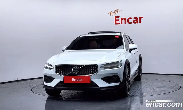 Volvo V60 2024 2.0 автомат (гидро), миниатюра 3