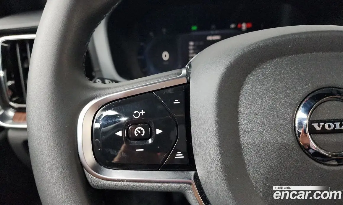 Volvo V60 2024 2.0 автомат (гидро), фото 23