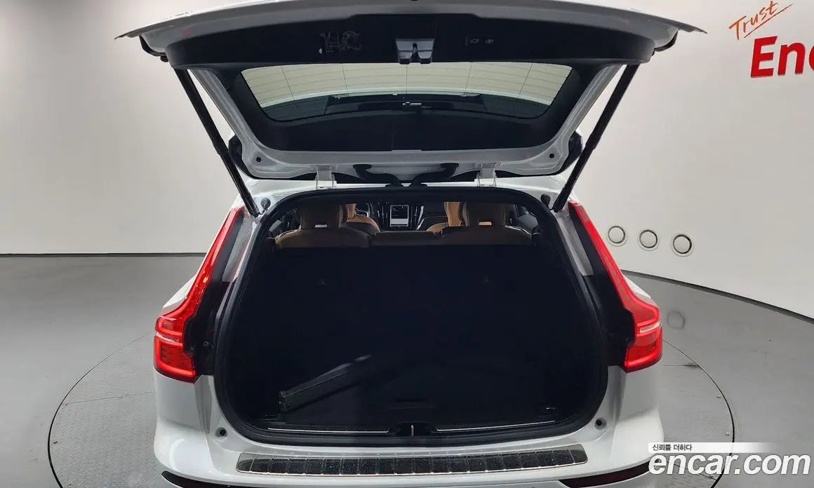 Volvo V60 2024 2.0 автомат (гидро), фото 26