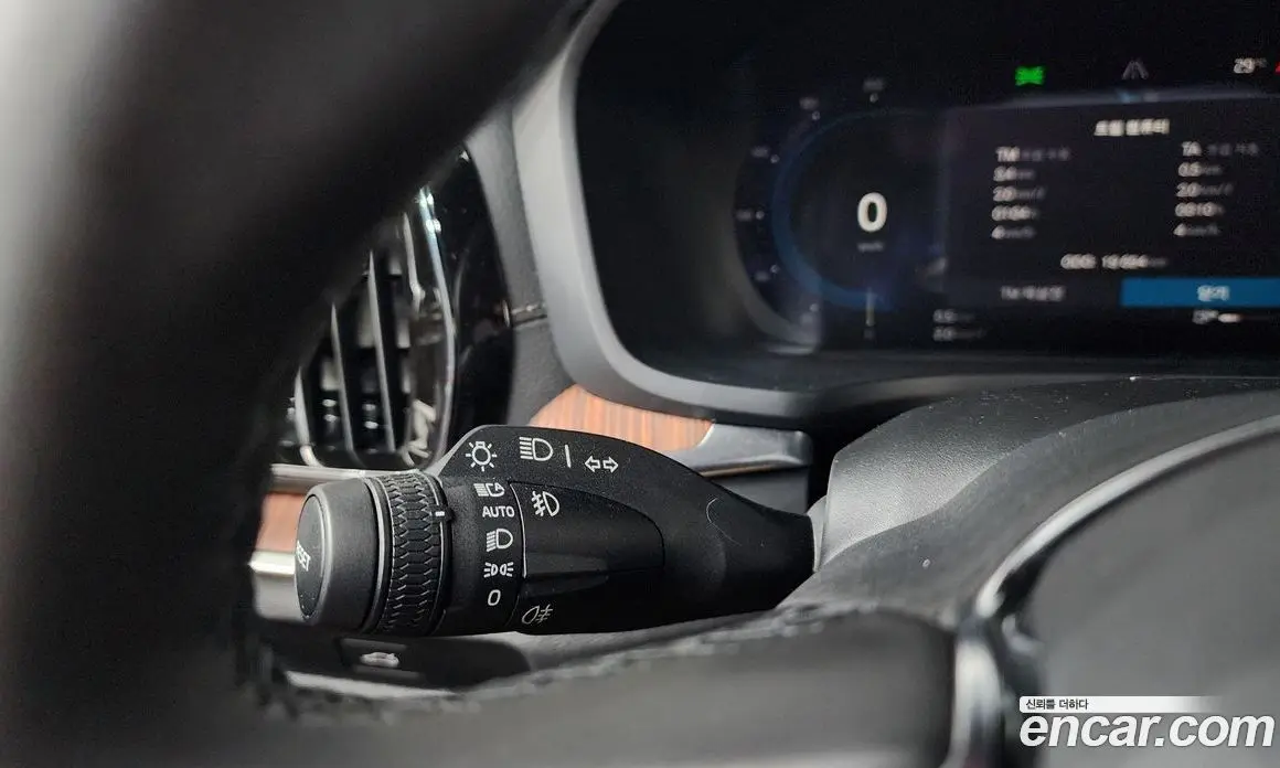 Volvo V60 2024 2.0 автомат (гидро), фото 28