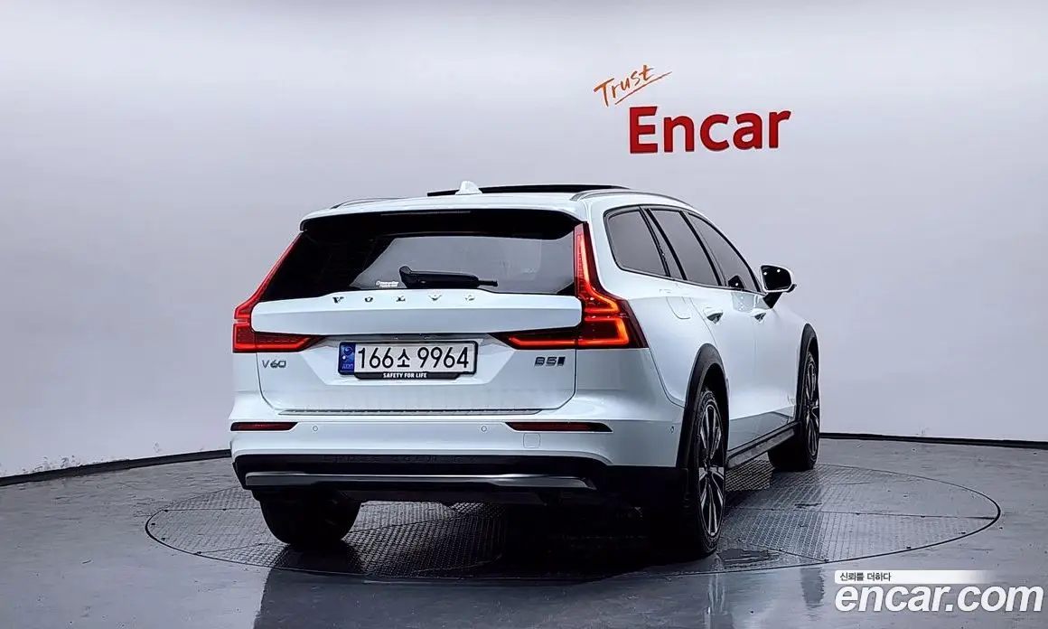 Volvo V60 2024 2.0 автомат (гидро), фото 4