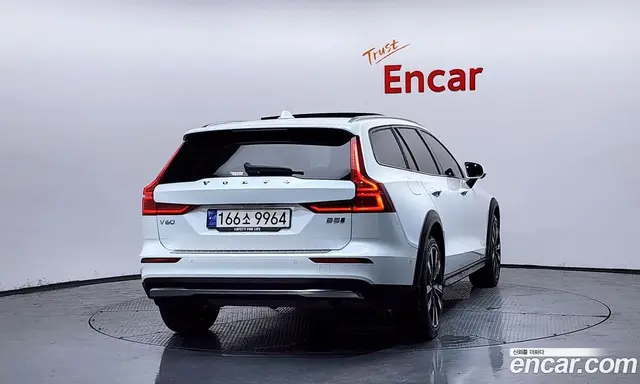 Volvo V60 2024 2.0 автомат (гидро), миниатюра 4