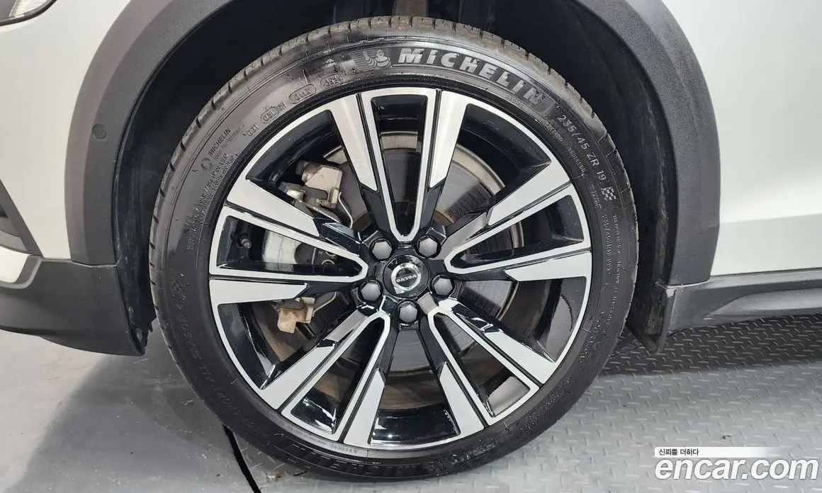 Volvo V60 2024 2.0 автомат (гидро), фото 5