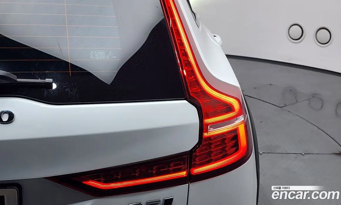 Volvo V60 2024 2.0 автомат (гидро), фото 9