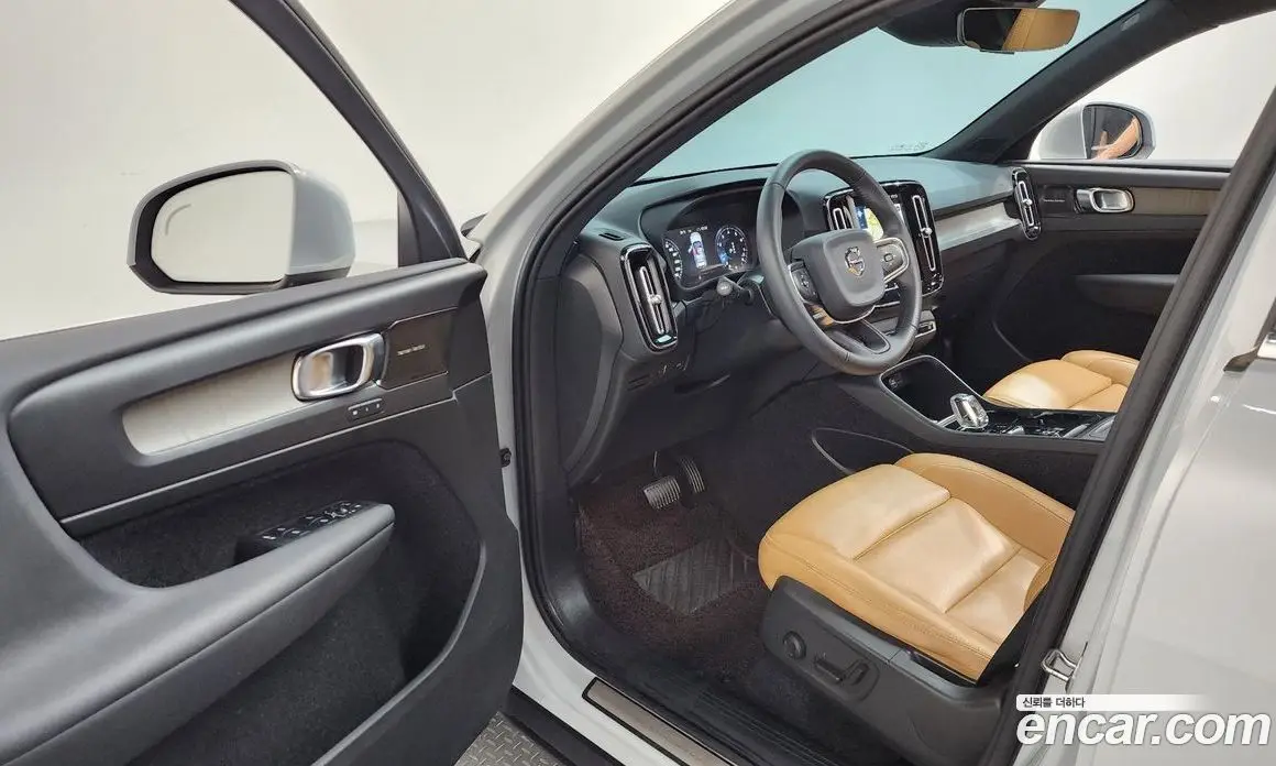 Volvo XC40 2019 2.0 автомат (гидро), фото 13