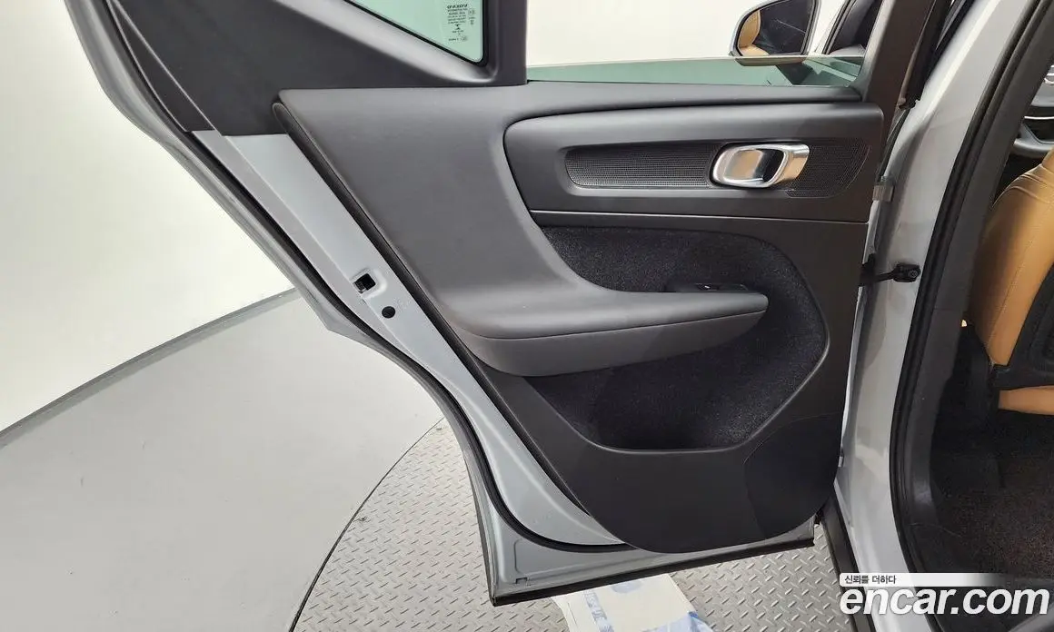 Volvo XC40 2019 2.0 автомат (гидро), фото 15