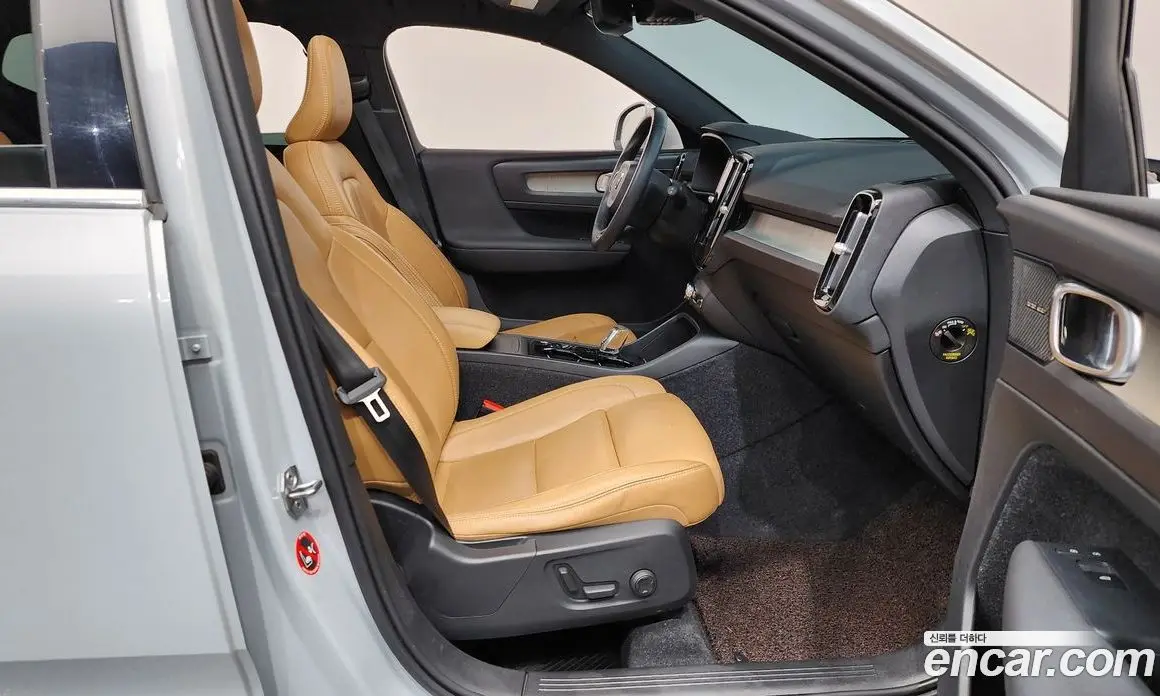 Volvo XC40 2019 2.0 автомат (гидро), фото 16