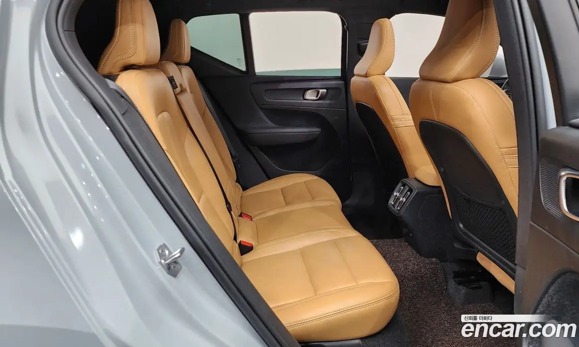 Volvo XC40 2019 2.0 автомат (гидро), фото 17