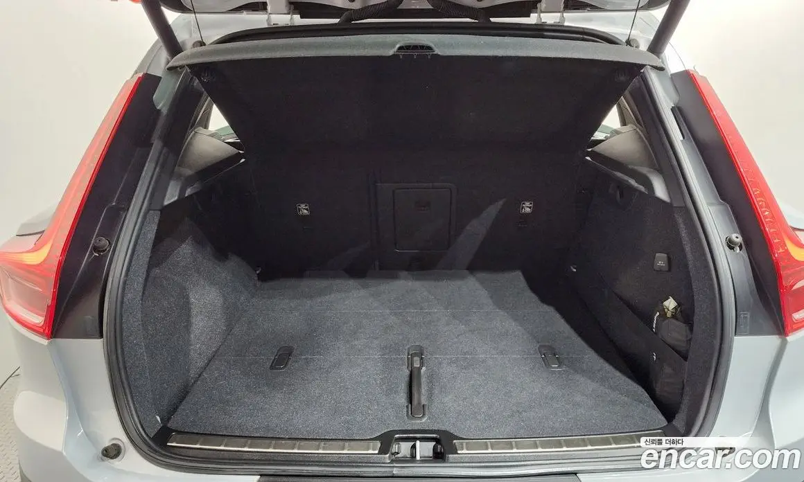 Volvo XC40 2019 2.0 автомат (гидро), фото 26