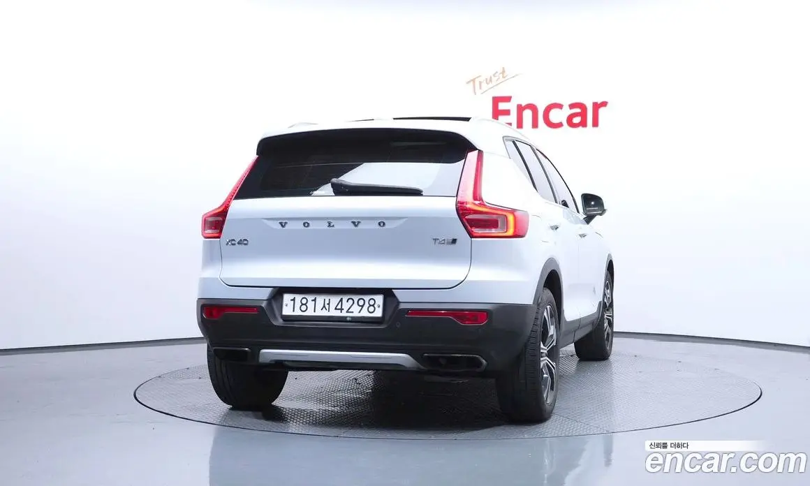 Volvo XC40 2019 2.0 автомат (гидро), фото 4
