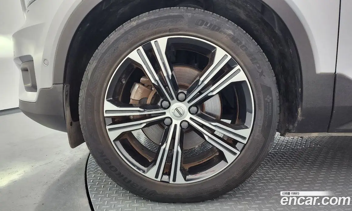 Volvo XC40 2019 2.0 автомат (гидро), фото 5
