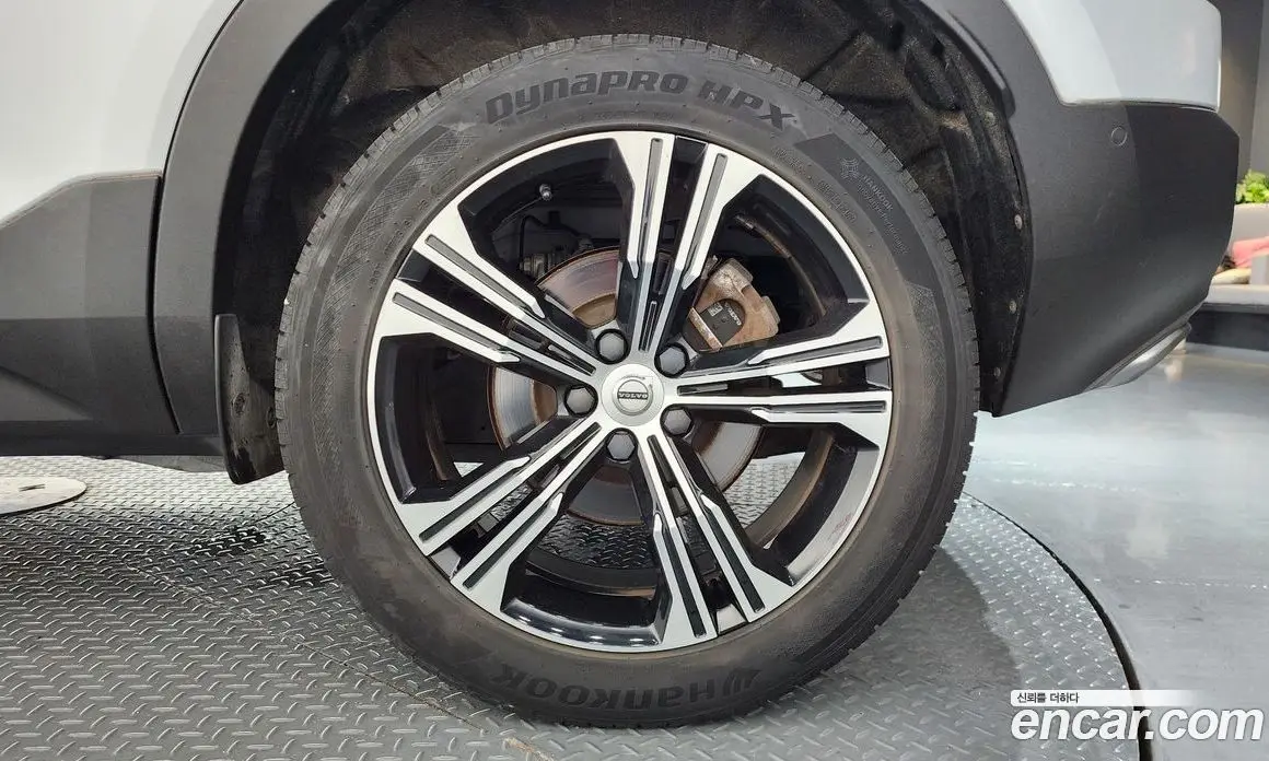Volvo XC40 2019 2.0 автомат (гидро), фото 7