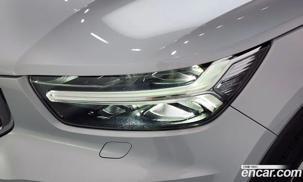 Volvo XC40 2019 2.0 автомат (гидро), фото 8