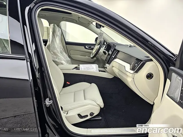 Volvo XC60 2026 2.0 автомат (гидро), миниатюра 12
