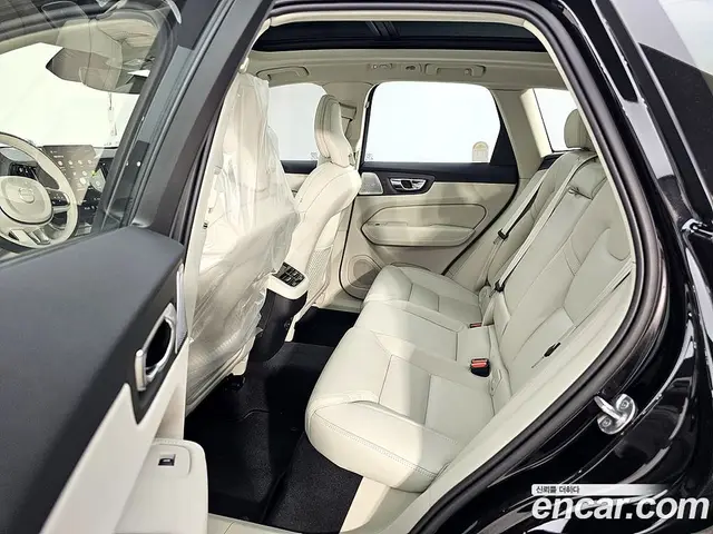 Volvo XC60 2026 2.0 автомат (гидро), миниатюра 9 Volvo XC60 2026 2.0 автомат (гидро), миниатюра 9
