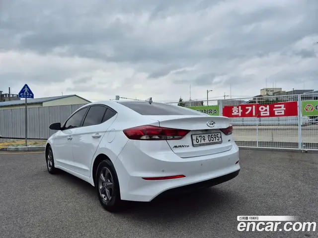 Hyundai Avante 2016 1.6 автомат (гидро), миниатюра 2