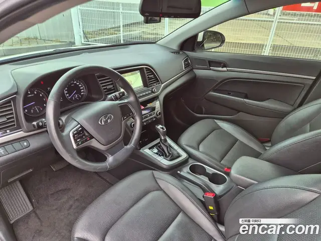 Hyundai Avante 2016 1.6 автомат (гидро), миниатюра 11