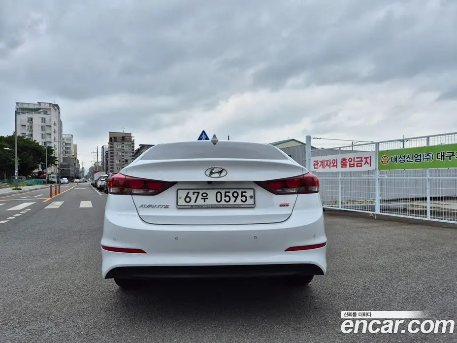 Hyundai Avante 2016 1.6 автомат (гидро), фото 4