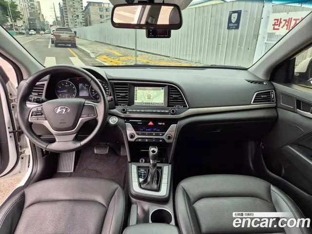 Hyundai Avante 2016 1.6 автомат (гидро), миниатюра 7